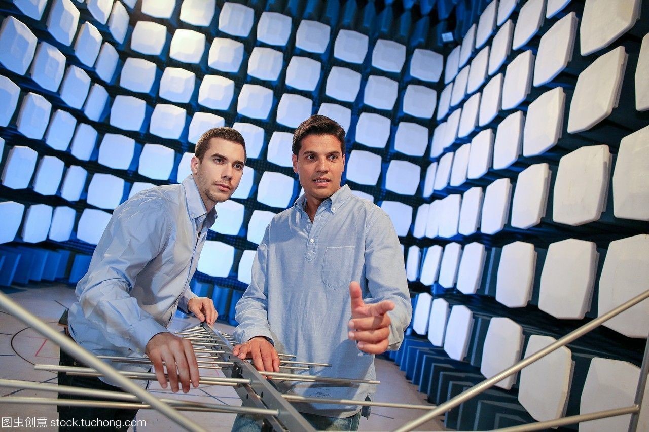 研究人員安回聲室emc&電信實驗室認證低壓電器&電子產(chǎn)品技術(shù)服務(wù)行業(yè)的tecnalia研究&創(chuàng)新bizkaia巴斯克國家西班牙